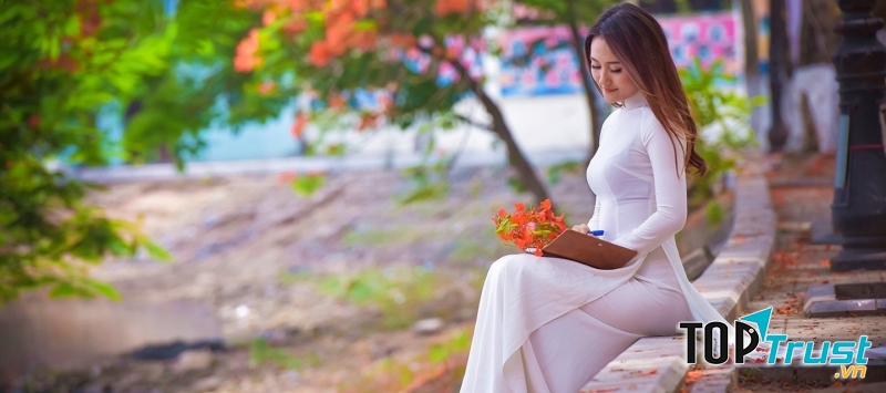 Tà áo trắng tinh khôi của một thời học sinh