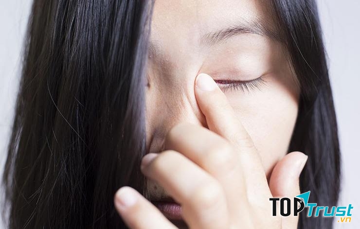 Chú ý nhỏ thuốc nhỏ mắt đúng cách