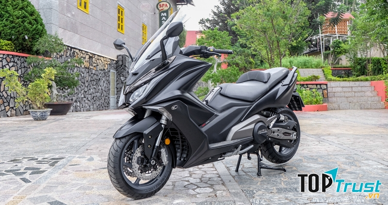 Kymco AK 550