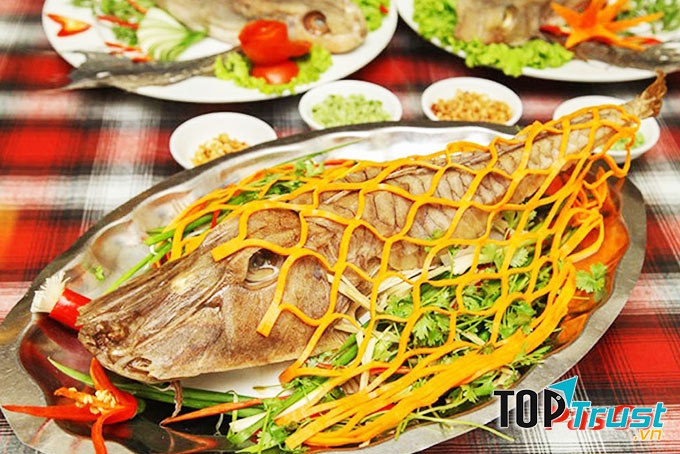 Món ăn tại La Cà Quán