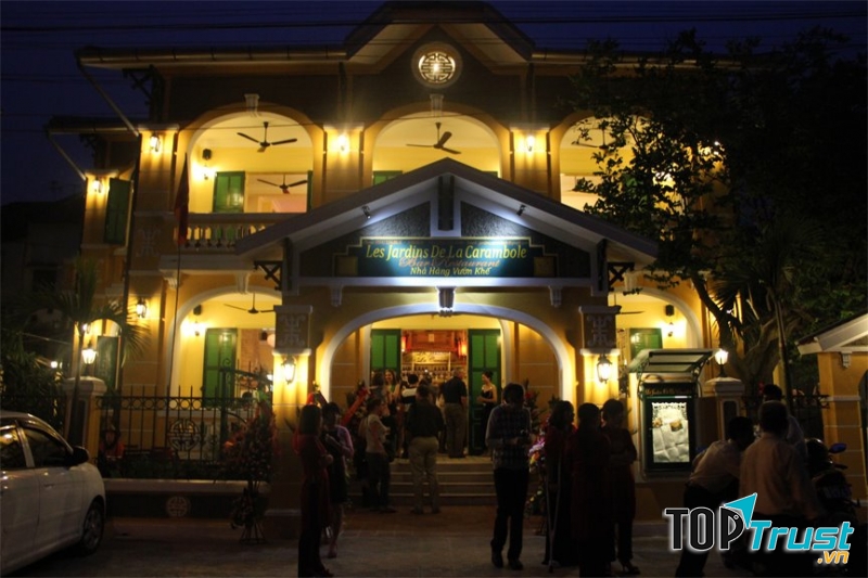 Không gian nhà hàng