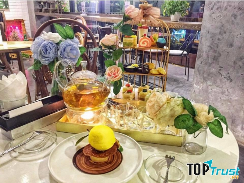 La Fleur Tea and Dessert Cafe