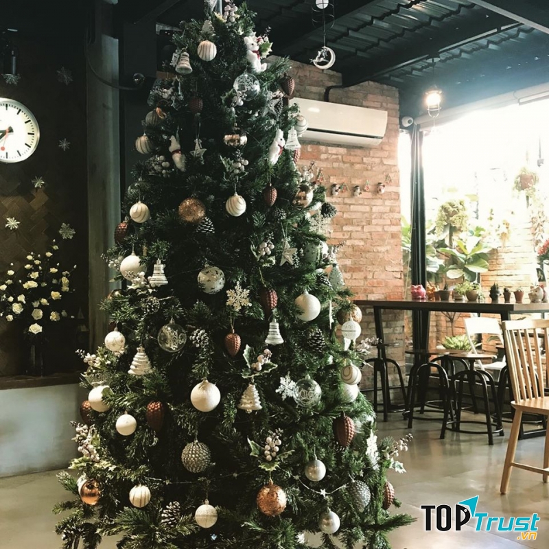 Không gian quán dịp Noel