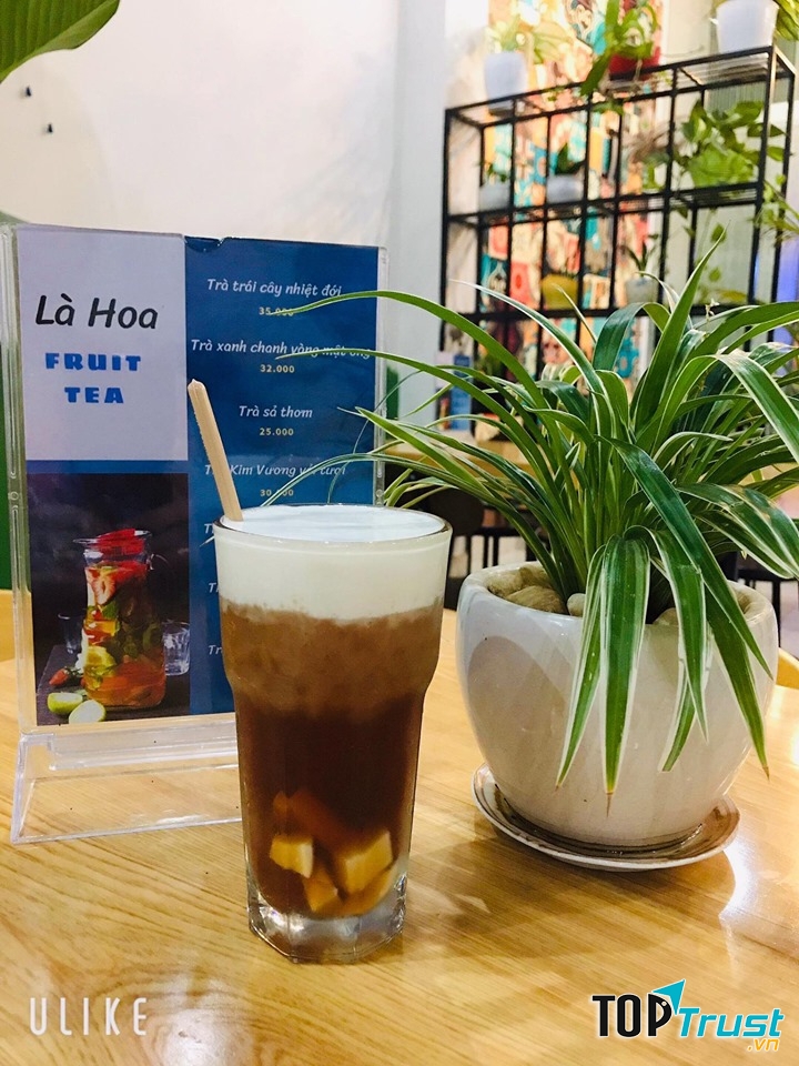 Hương vị trà sữa tại Là Hoa Coffee rất tuyệt.