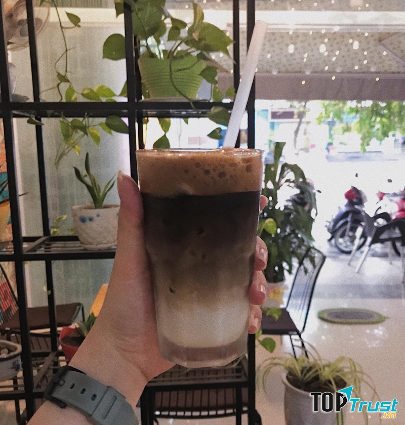 Là Hoa Coffee