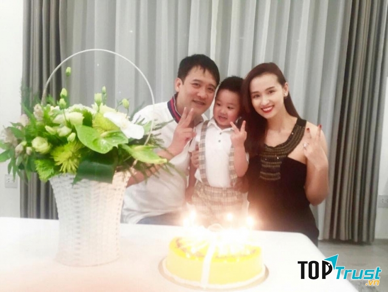 Hạnh phúc bên gia đình