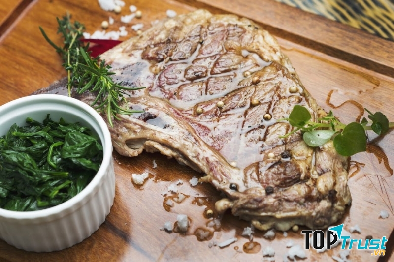 Các món ăn được chế biến cầu kì, tinh tế tại  ﻿La Maison Wine Club & Restaurant