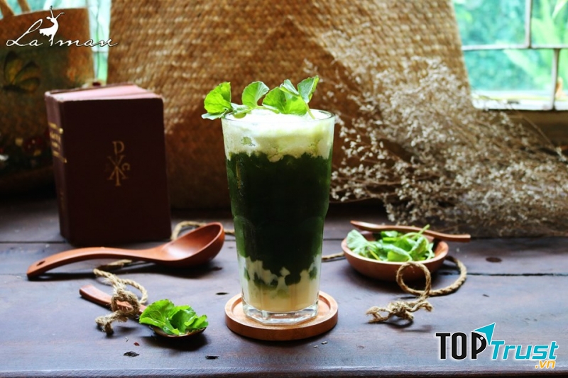 Menu đồ uống đa dạng, pha chế tỉ mỉ, món nào cũng rất ngon, nhấp thử một ngụm là nhớ mãi