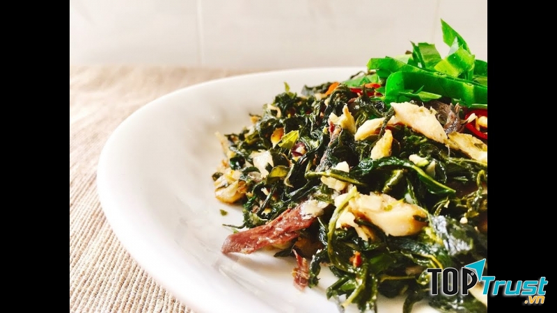 ﻿Lá mì xào cà đắng