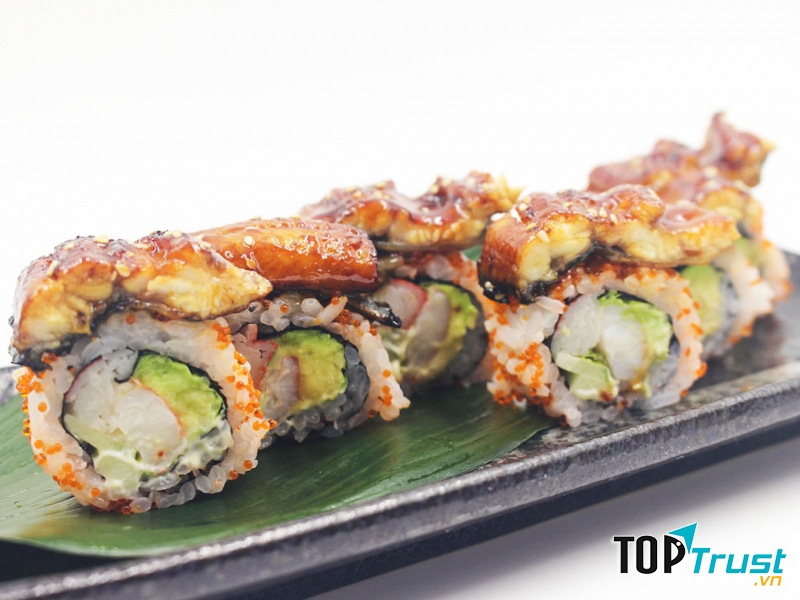 Món sushi hấp dẫn tại nhà hàng