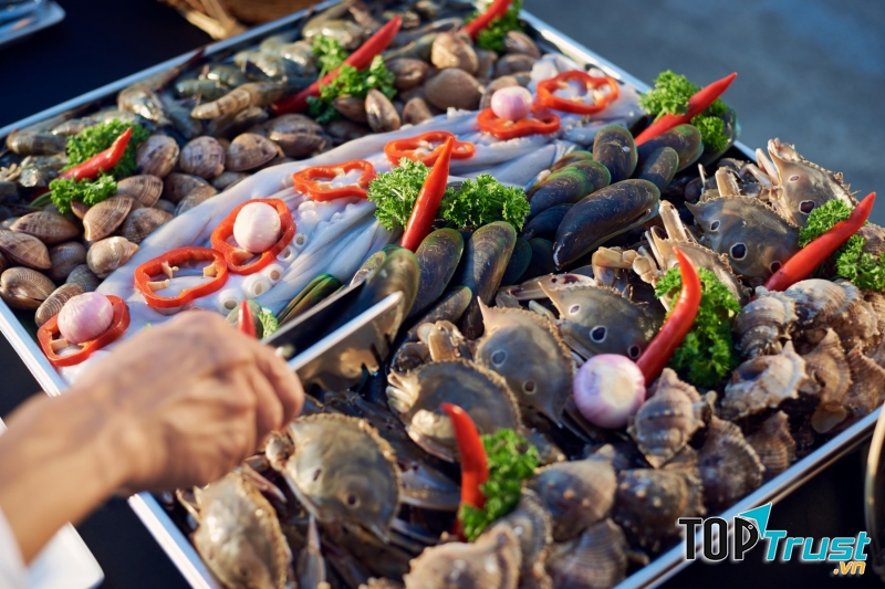 Thưởng thức Buffet hải sản tươi ngon tại La Rive Gauche Restaurant