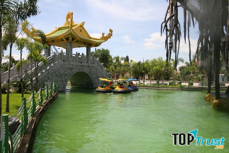 ới tổng diện tích 476 ha, Lạc Cảnh Đại Nam Văn Hiến bao gồm 4 khu vực nổi bật với những nét đặc trưng riêng