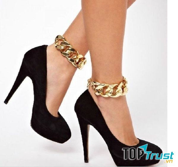 kiểu lắc chân với dây mắt xích ra đời vô cùng sinh động và tinh tế nhưng cũng rất sang trọng