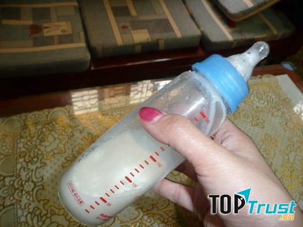 Lắc sữa quá mạnh khi pha
