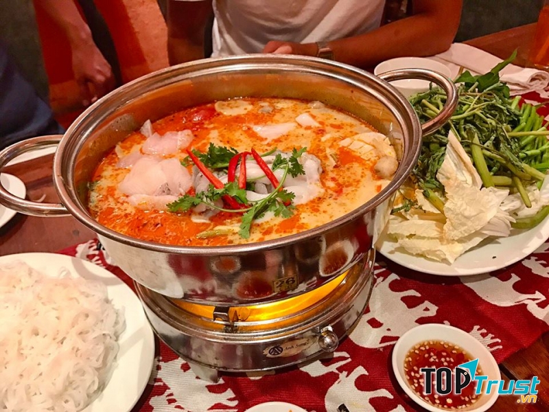 Món ăn gia đình hấp dẫn tại nhà hàng