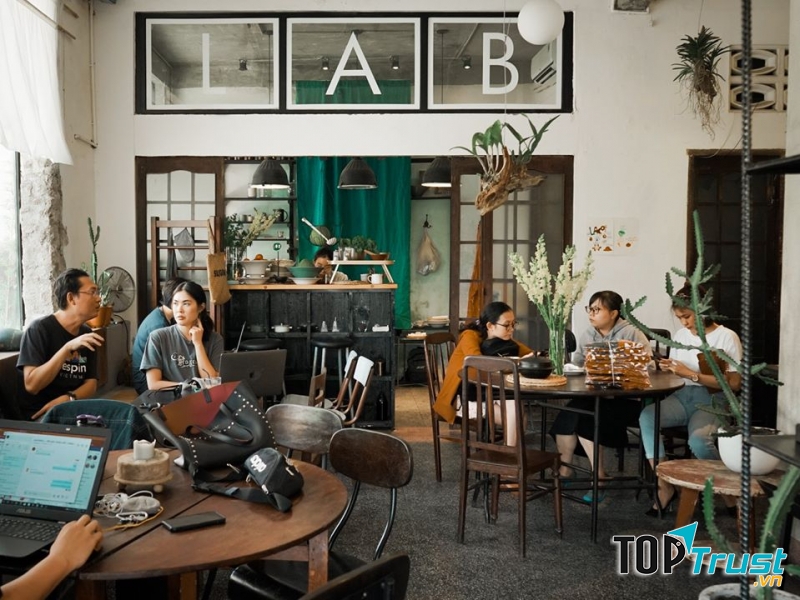 LACOF Coffee là một trong những cái tên trứ danh trong số những quán cà phê tại quận 1