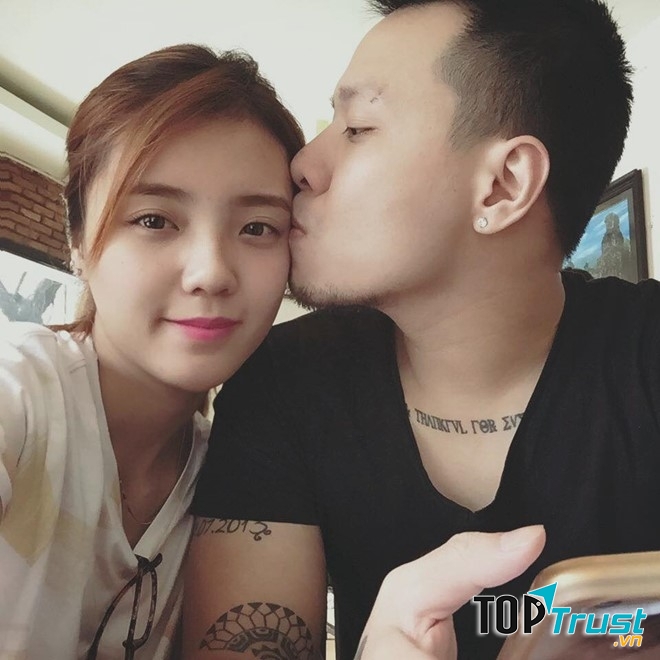 Lâm Á Hân và chồng tình cảm