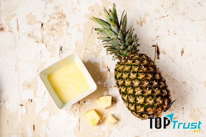 Dứa chứa nhiều vitamin C giúp cải thiện làn da khỏe mạnh và trắng sáng.