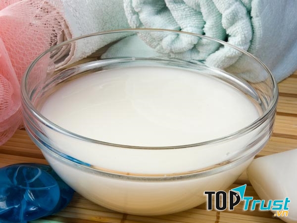 Khi vo gạo bạn bỏ nước vo đầu đi, nước thứ 2 vo và giữ lại cho ra một bát sạch