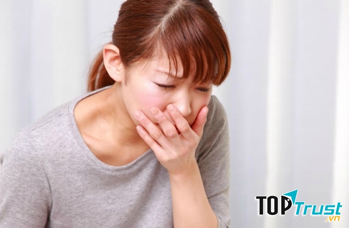 Chanh tươi pha với nước ấm và muối sẽ đẩy lùi cơn buồn nôn