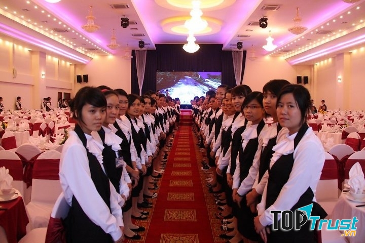Làm nhà hàng