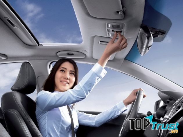 Quan sát các thiết bị trên xe để làm quen trước khi chạy xe.