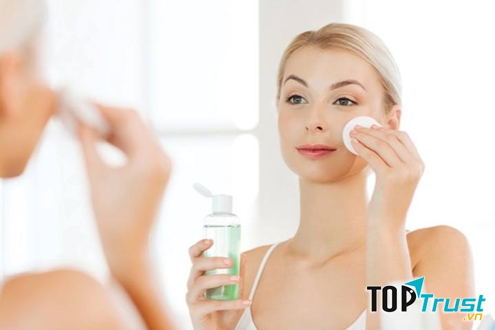 Tránh việc sử dụng toner có cồn gây tổn hại da.
