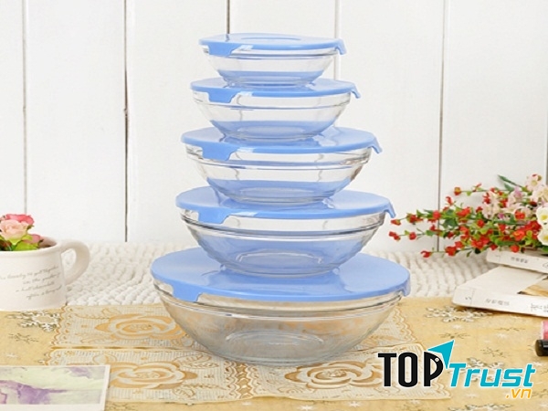 Muốn làm sạch đồ thủy tinh chỉ cần dùng giấy bạc hoặc nhôm lá mỏng cùng nước rửa chén
