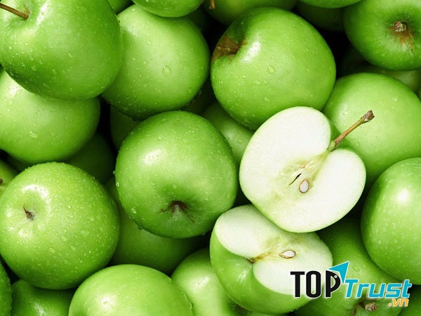 Ăn táo giúp trắng răng