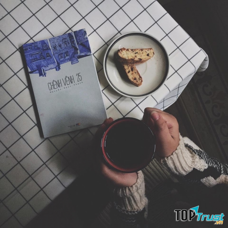 Trà, nhạc và sách là một tổ hợp không tệ cho một buổi tối thú vị (Nguồn: Sưu tầm)