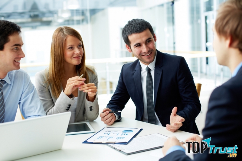 Để có thể tồn tại trong môi trường công ty, bạn cần rèn luyện cho mình kỹ năng làm việc nhóm.