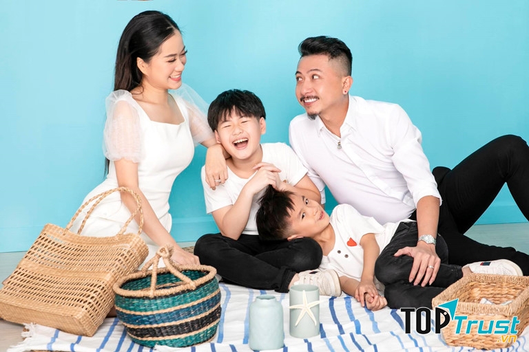 Gia đình Lâm Vỹ Dạ - Hứa Minh Đạt