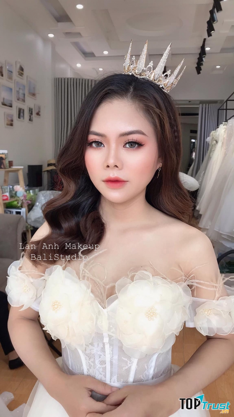 LAN ANH MAKEUP  (Bali Studio)