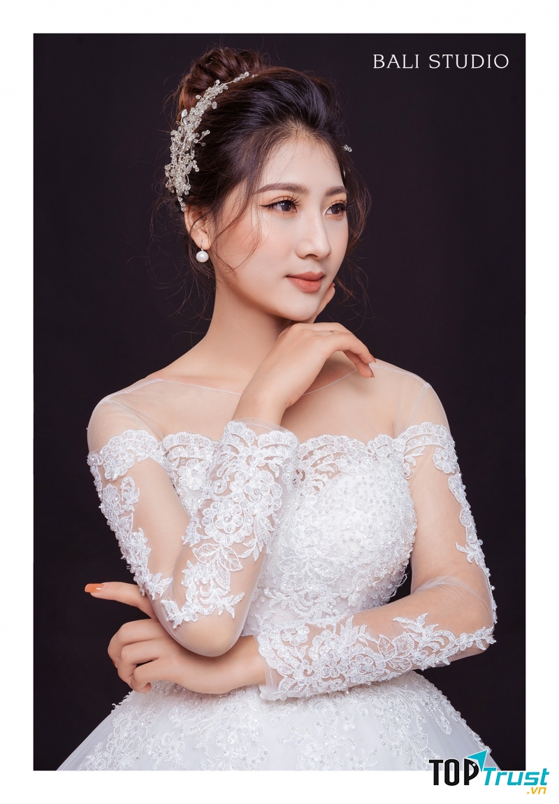 LAN ANH MAKEUP  (Bali Studio)