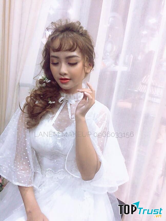 Lan Em- Makeup Artist