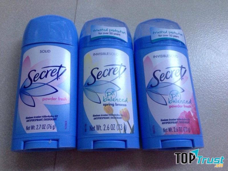 Lăn khử mùi được thiết kế dưới dạng sáp khô lăn giúp bạn rất dễ dàng sử dụng, không gây cảm giác bết dính, khó chịu như những loại lăn nách thông thường,