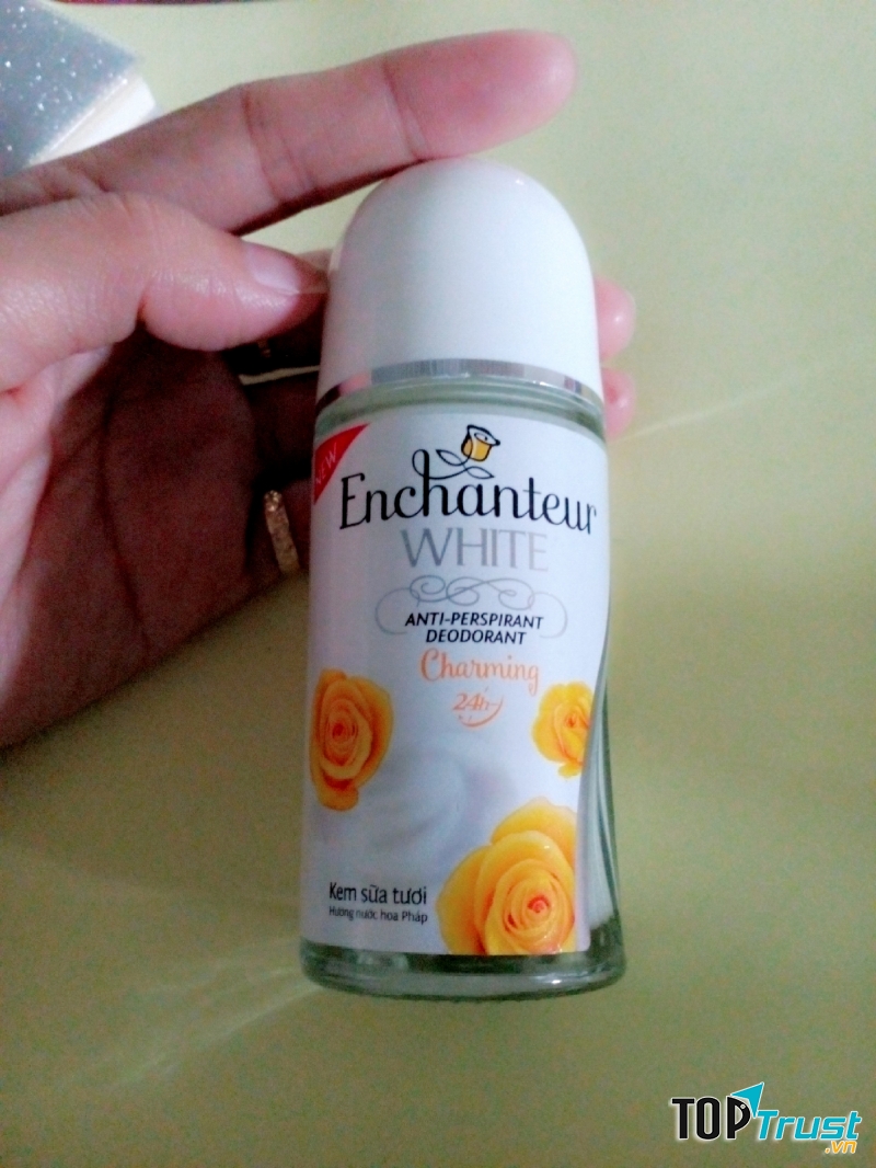 Lăn khử mùi Enchanteur