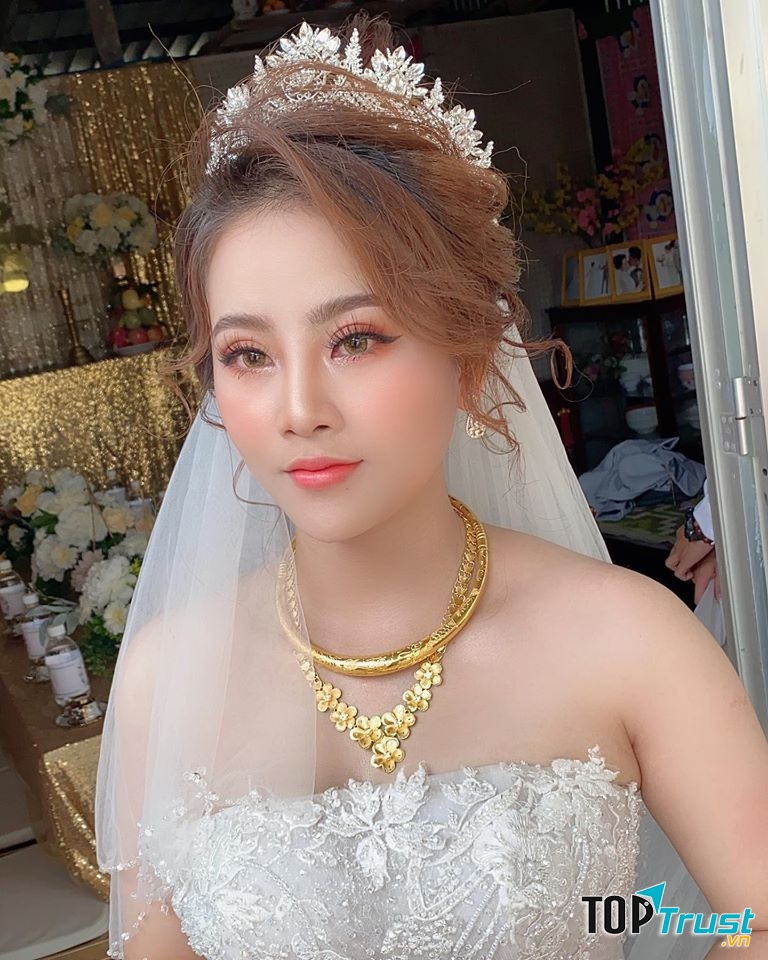 Lan Nguyễn makeup