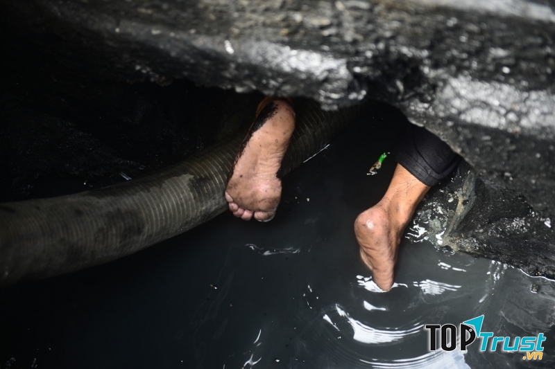 Thợ lặn ống cống - Nguồn: Sưu tầm