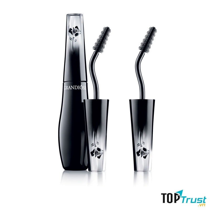 Cây mascara Lacome bắt mắt