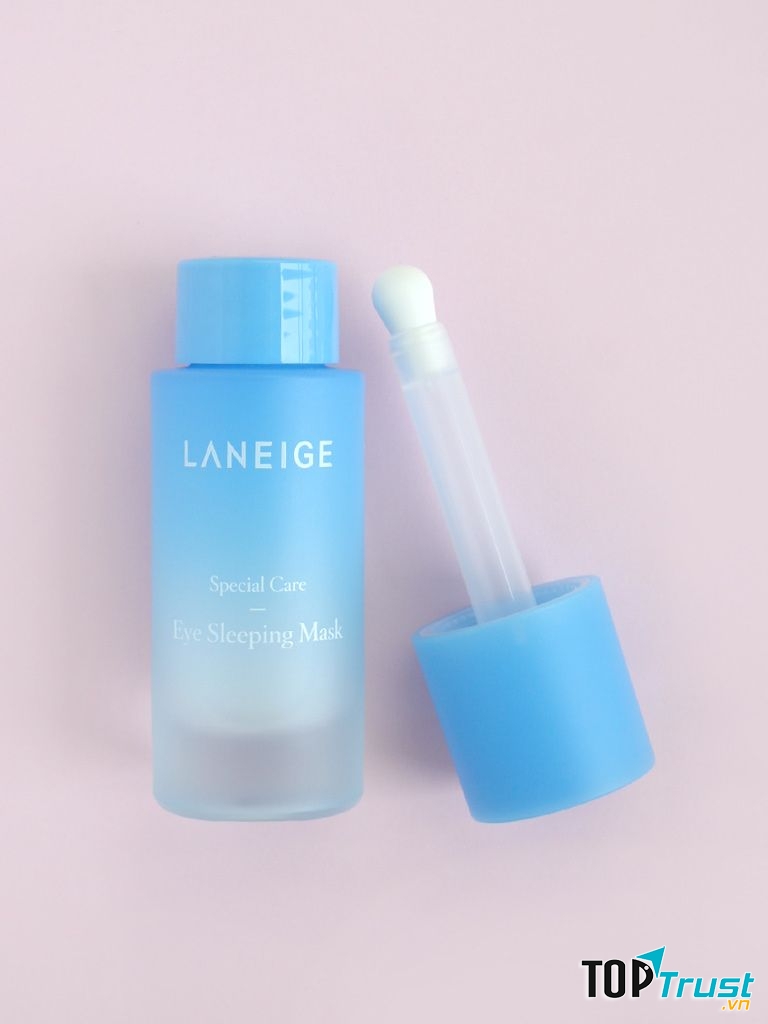 Laneige Eye Sleeping Mask có khả năng tạo ra lớp film ẩm bảo vệ vùng da dưới mắt trong khi ngủ cung cấp độ ẩm cùng dưỡng chất cho vùng da này giúp xua tan đi hết những căng thẳng mệt mỏi.