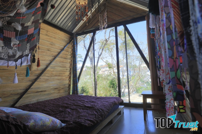 Đây là trạm dừng chân thích hợp dành cho những bộ ảnh cưới tự nhiên, pha trộn chút hoang dại, phá cách.