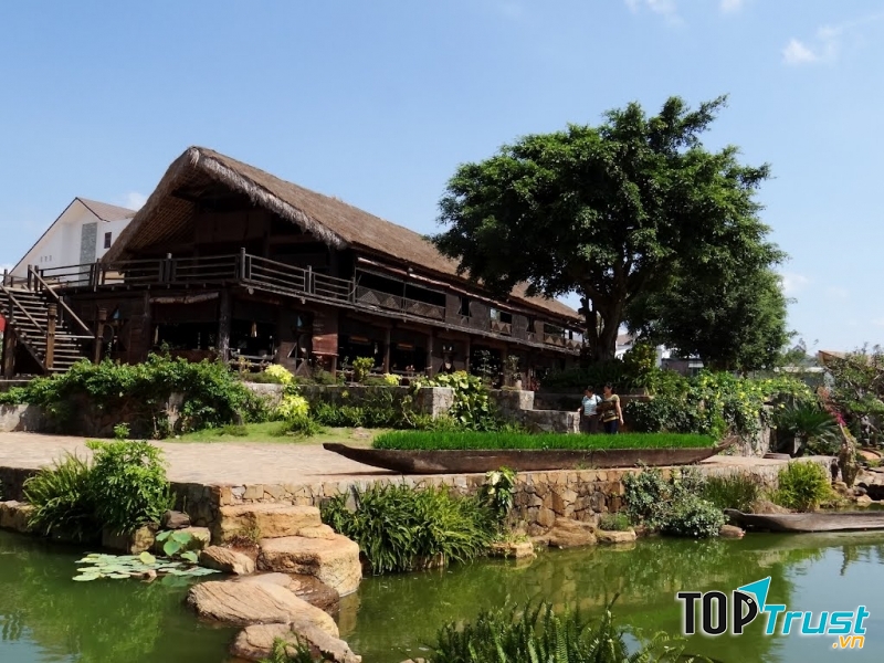 Làng cà phê Trung Nguyên