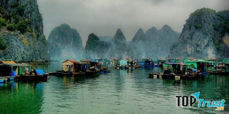 làng chài Cửa Vạn (Quảng Ninh)