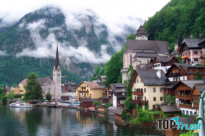 Một Hallstatt thanh bình vào mùa hạ...