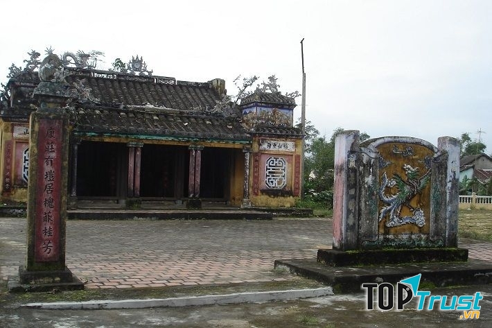 Làng cổ Túy Loan