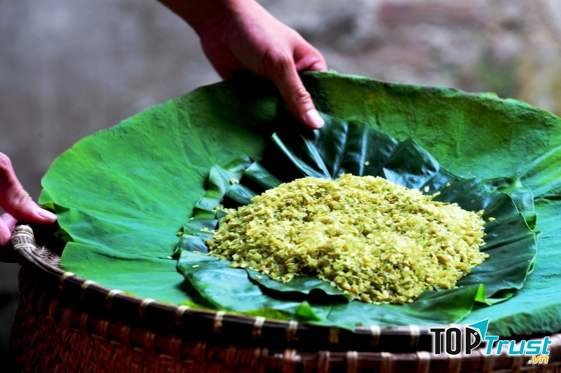 Cốm làng Vòng