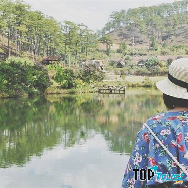 Chụp ảnh đẹp vô cùng tại Làng Cù Lần