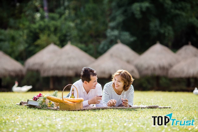 ﻿Làng Cù Lần sẽ là một lựa chọn hoàn hảo khi chụp ảnh cưới tại Đà Lạt của các cặp đôi