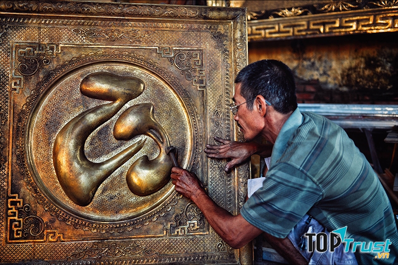 Làng nghề chạm bạc Đồng Xâm